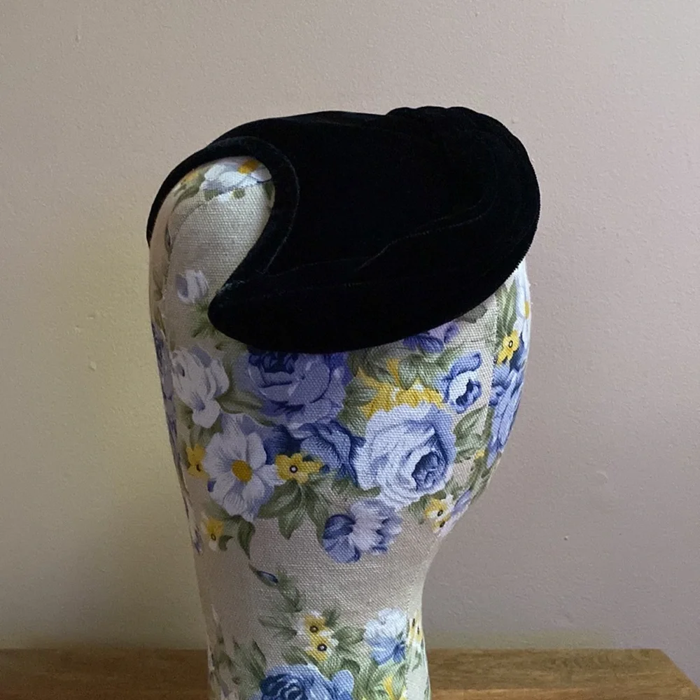 VTG 40’s Black Velvet Rhinestones Fascinator Hat - Picture 5 of 12